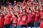 华体会首选平台-国内足球热潮持续升温，球场内外精彩绽放