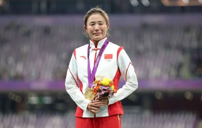 包含希腊田径选手勇夺金牌，实力突出的词条
