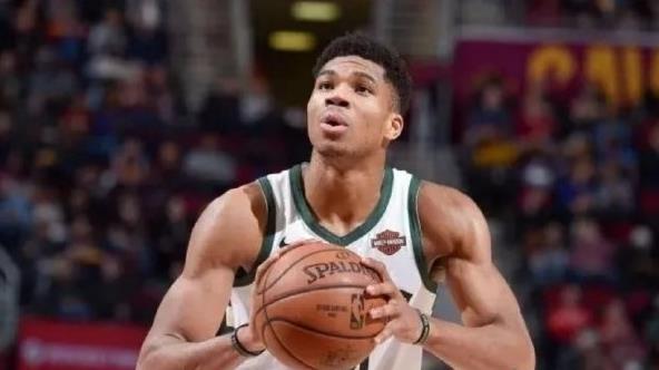 雄鹿队大将字母哥将膝盖扭伤,或缺席接下来的比赛 雄鹿队大将字母哥将膝盖扭伤,或缺席接下来的比赛