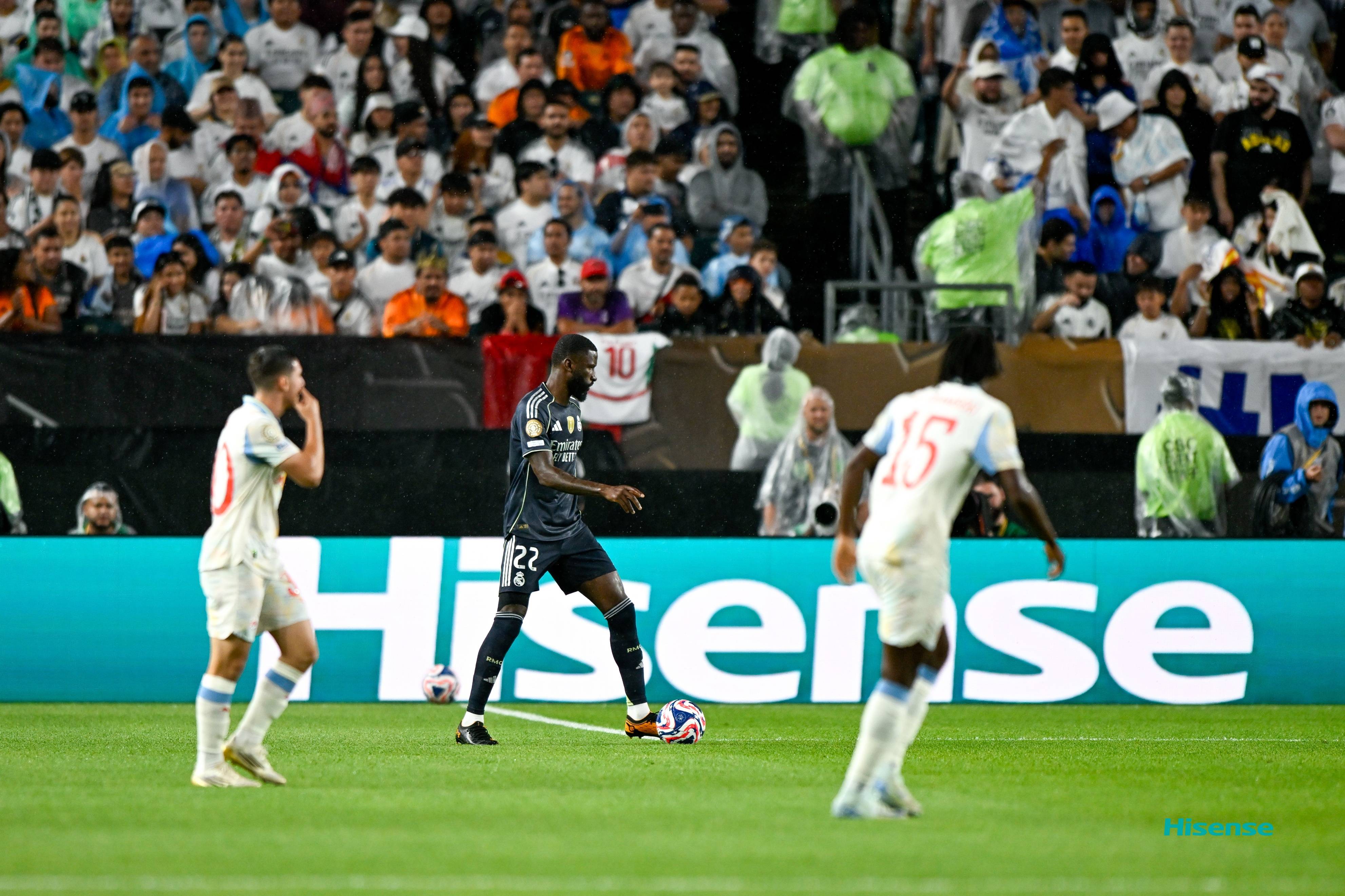 皇马胜出积分榜,领先对手一步 皇马胜出积分榜,领先对手一步