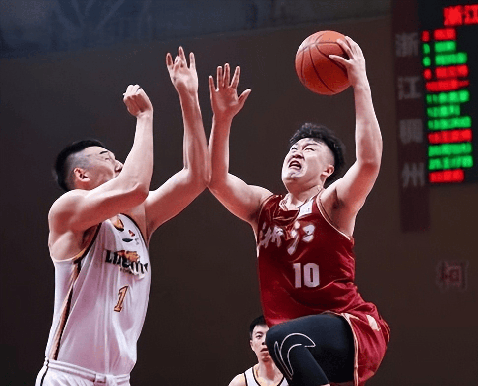 辽宁队以惊人的进攻击败甘肃队