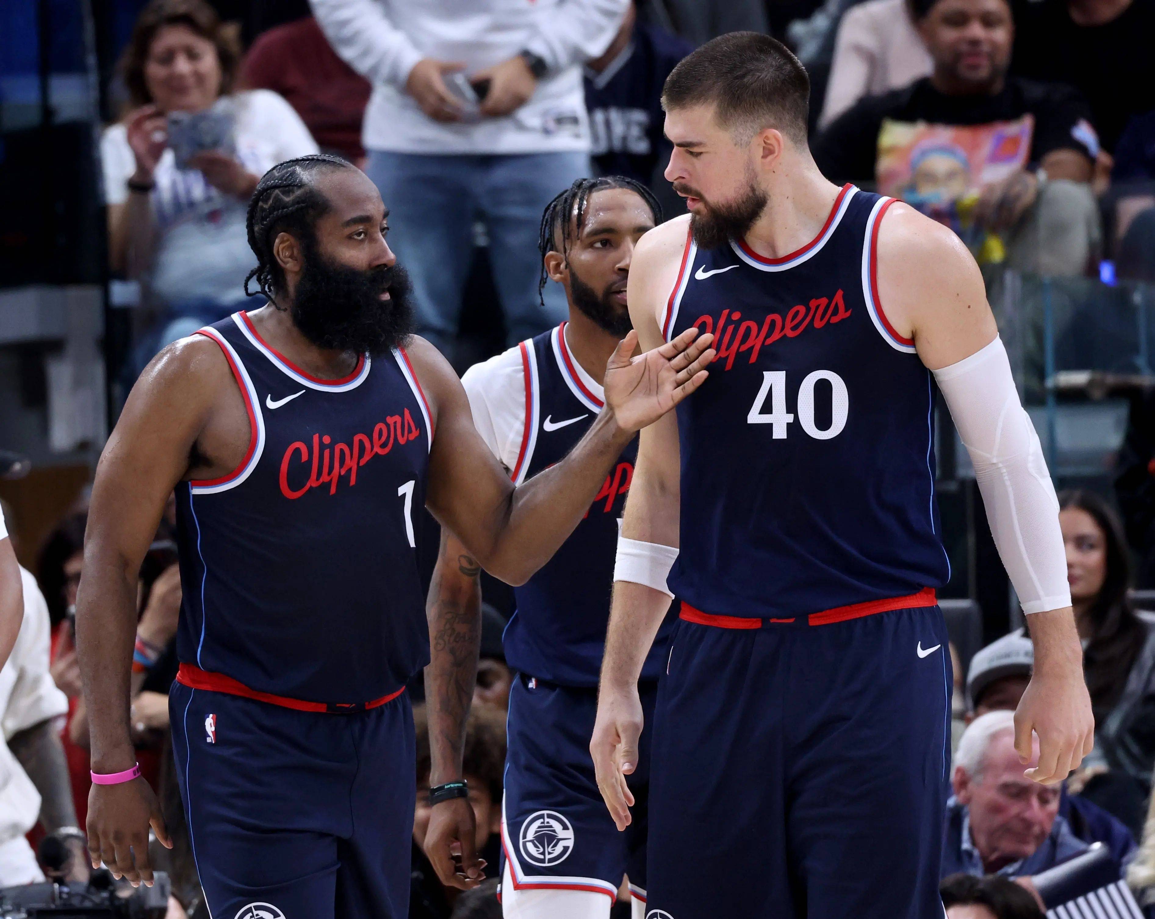 快船逆转太阳,伦纳德砍下31分 快船逆转太阳,伦纳德砍下31分