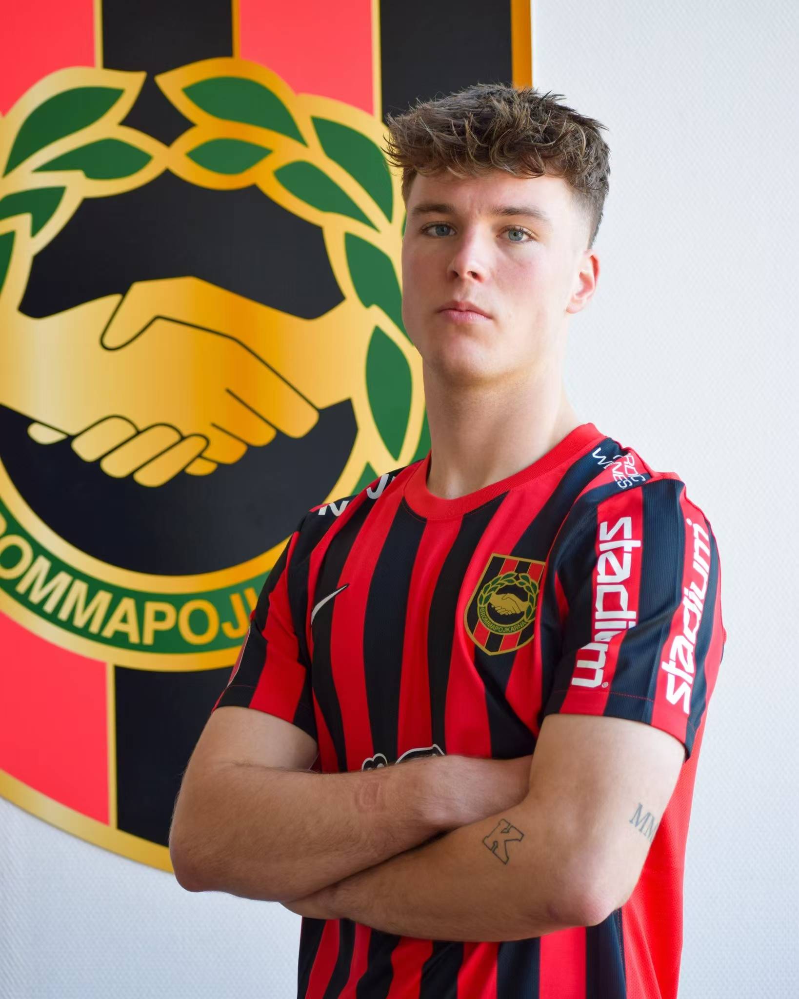 包含马尔默客场挫败劲敌，取得关键胜利的词条