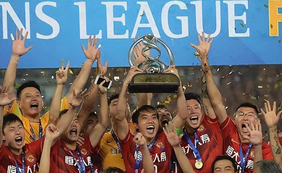 广州队主场遭遇惨败，再次陷入低谷