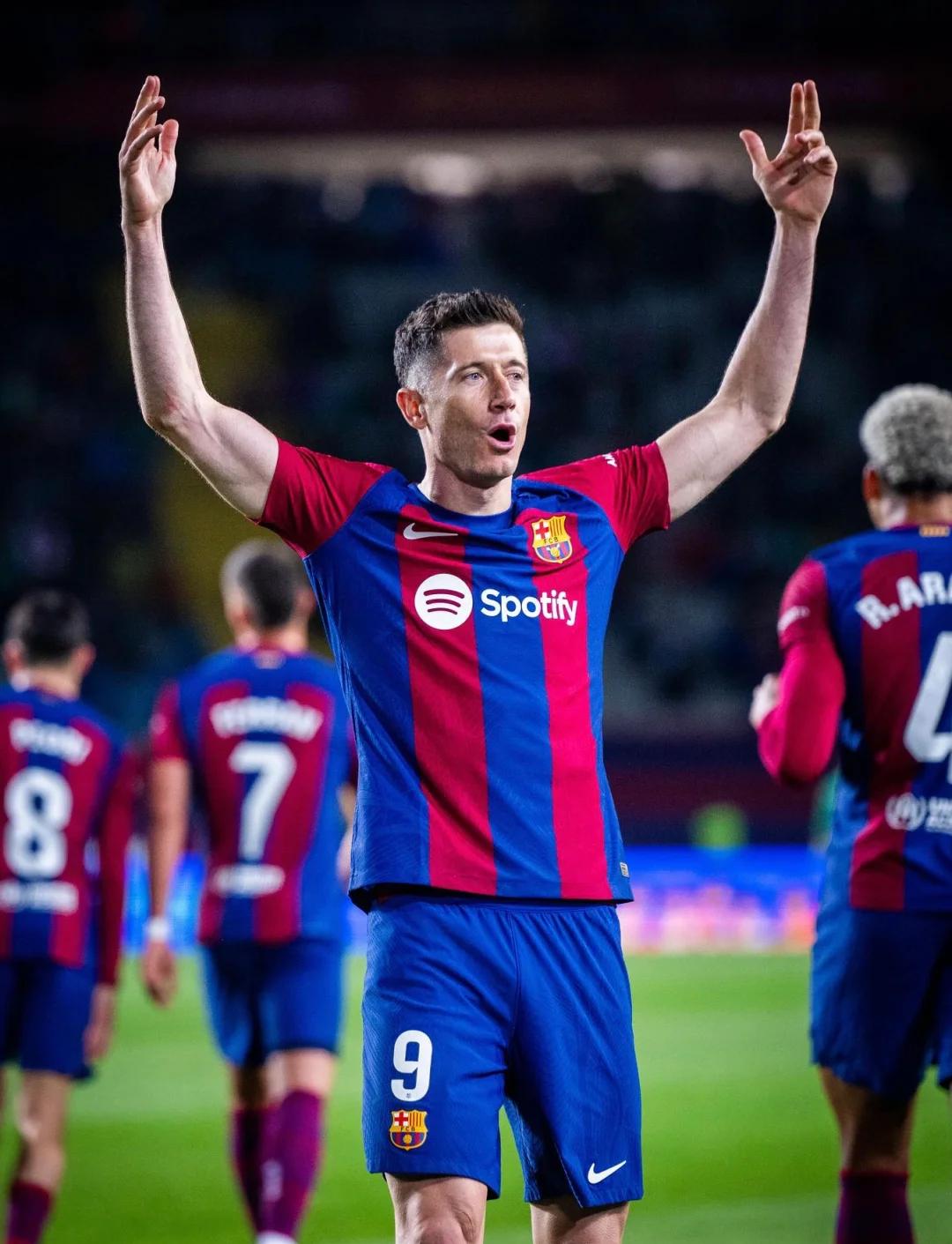 巴黎主场取胜瓦伦西亚，锁定晋级资格