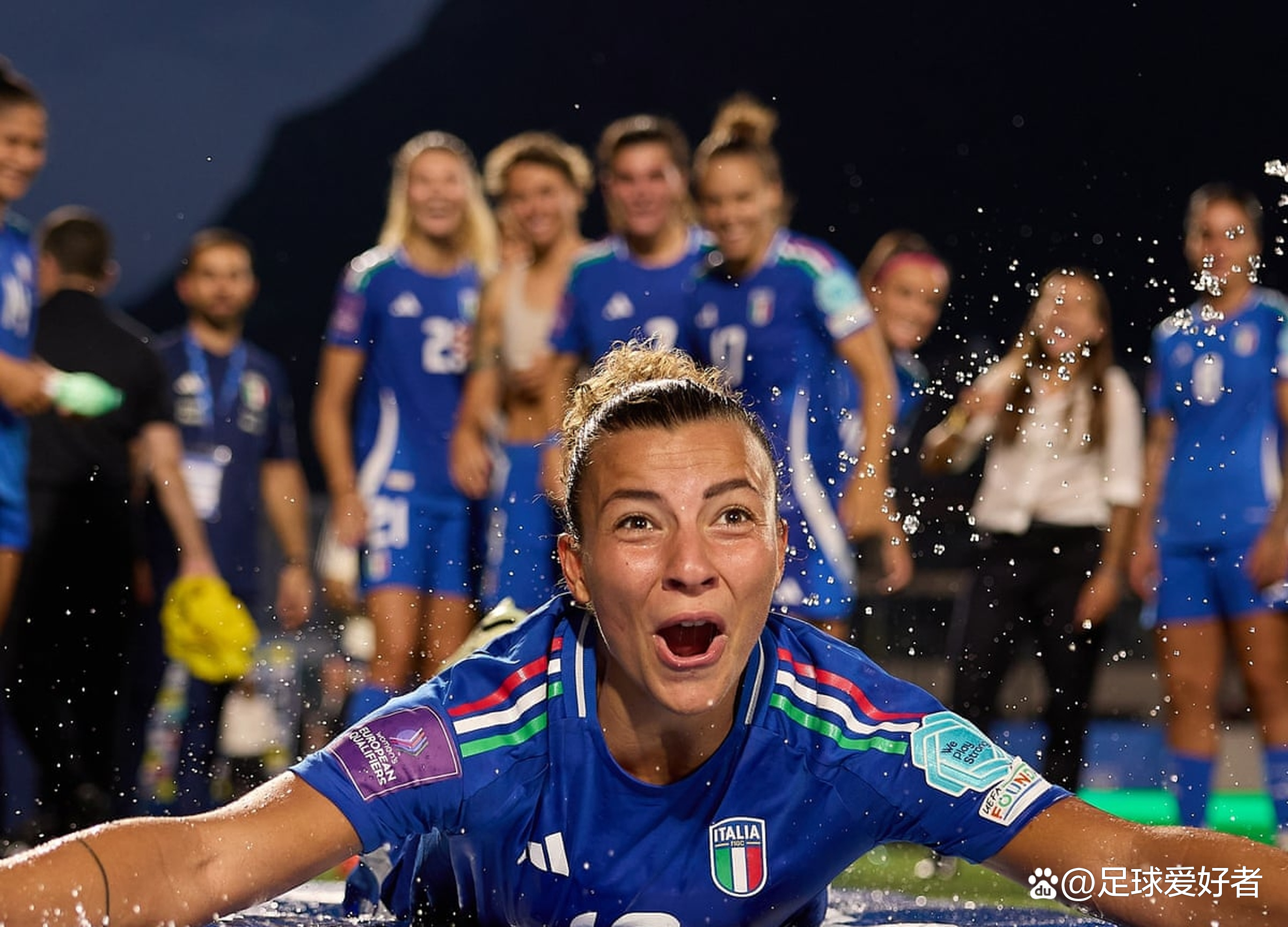 意大利队大比分取胜,携手晋级四强 意大利队大比分取胜,携手晋级四强