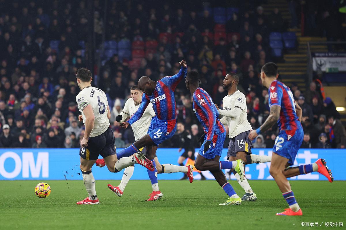 巴黎圣日耳曼客场险胜里尔，成功保持领先位置的简单介绍