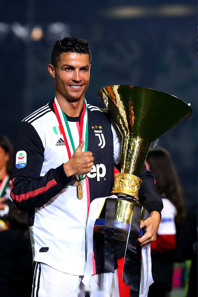 尤文图斯客场大败,蝉联冠军难题的简单介绍 尤文图斯客场大败,蝉联冠军难题的简单介绍