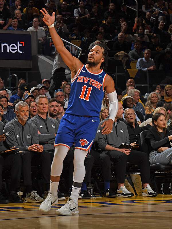 勇士豪取胜利,继续占据榜首 勇士豪取胜利,继续占据榜首