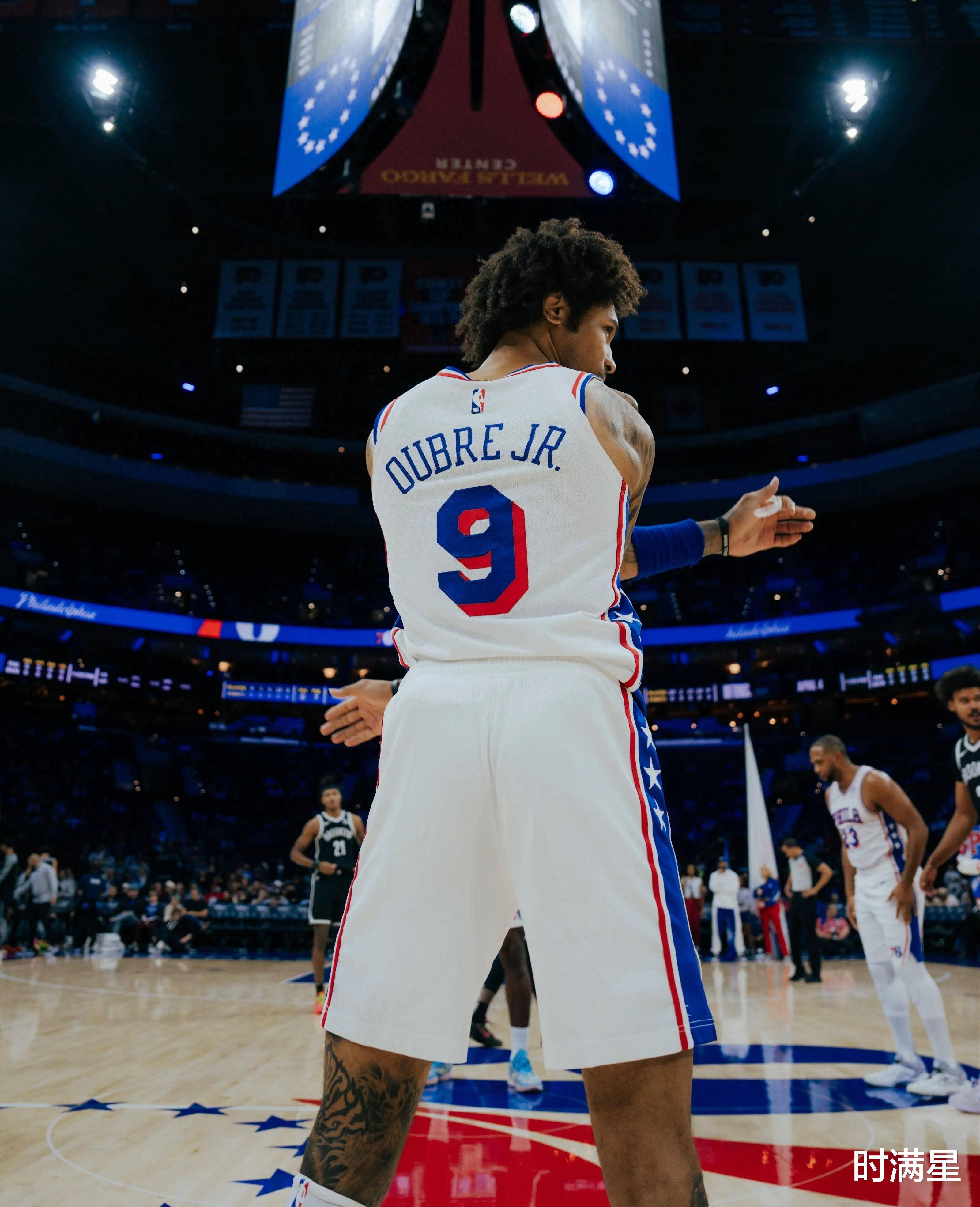 篮网大胜76人,展现强大实力 篮网大胜76人,展现强大实力