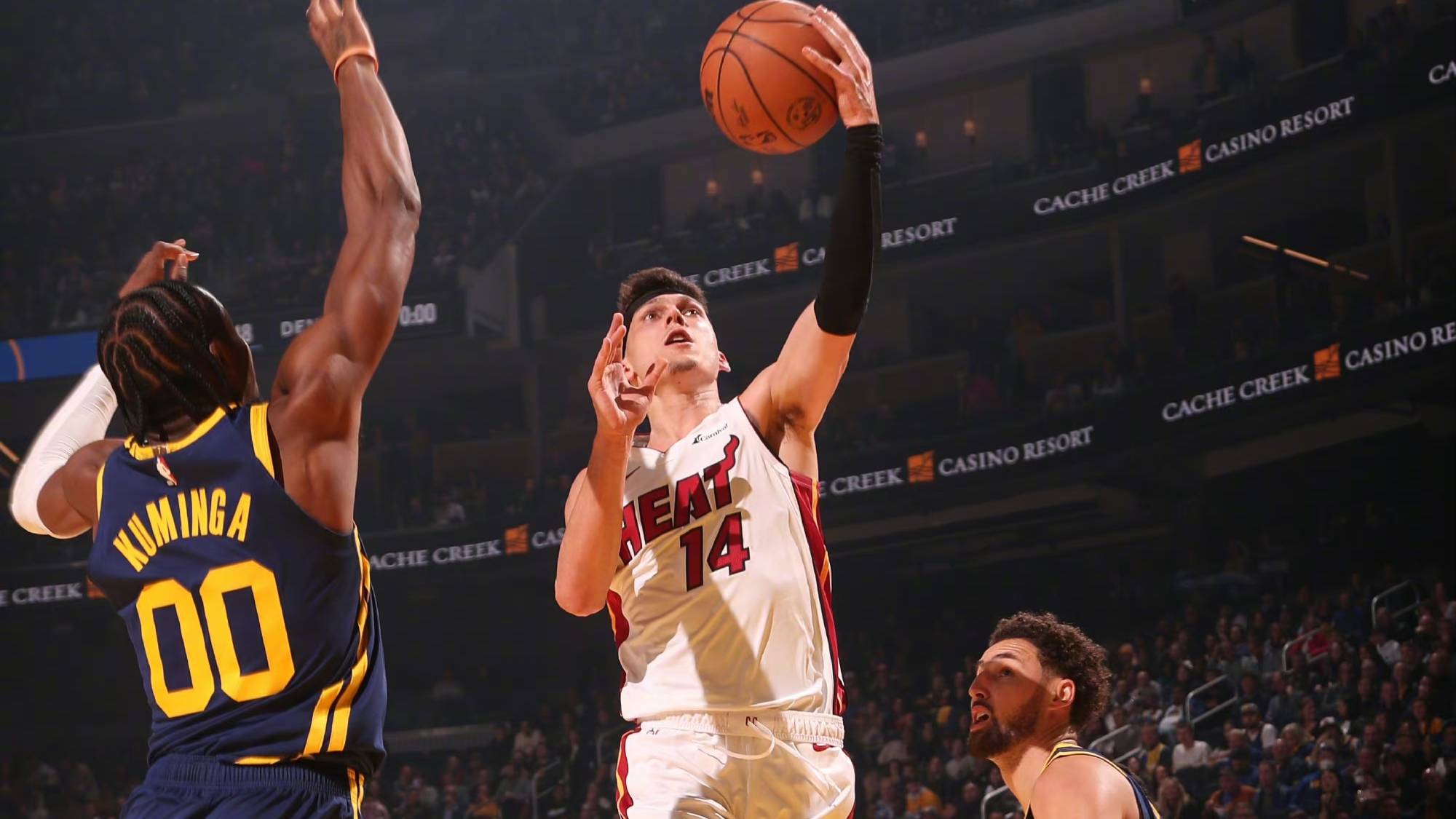 快攻热火不敌勇士，A.D.33分30板