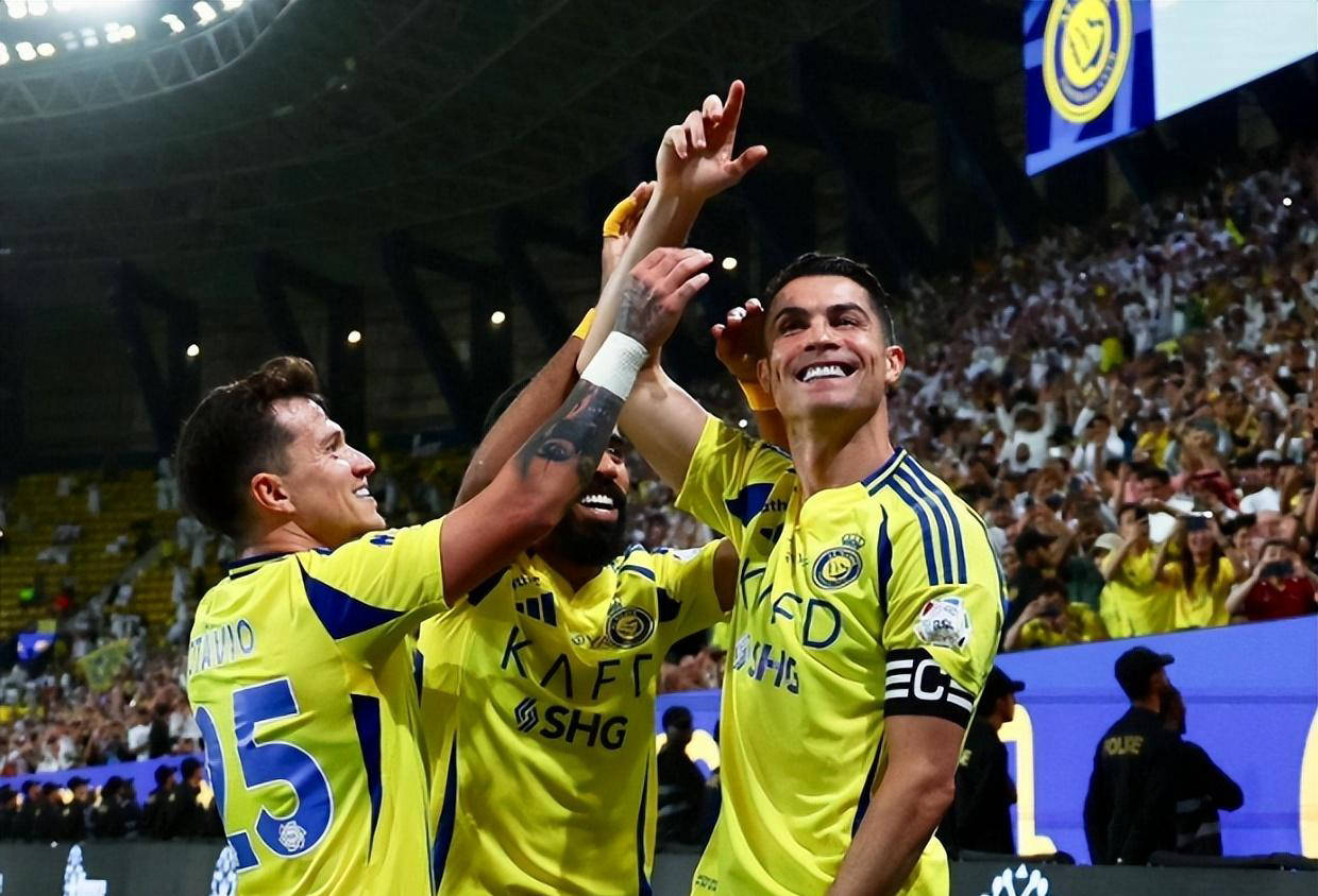 尤文图斯客场4-0大胜恩波利，C罗梅开二度助攻帕特里西亚和麦肯尼进球的简单介绍