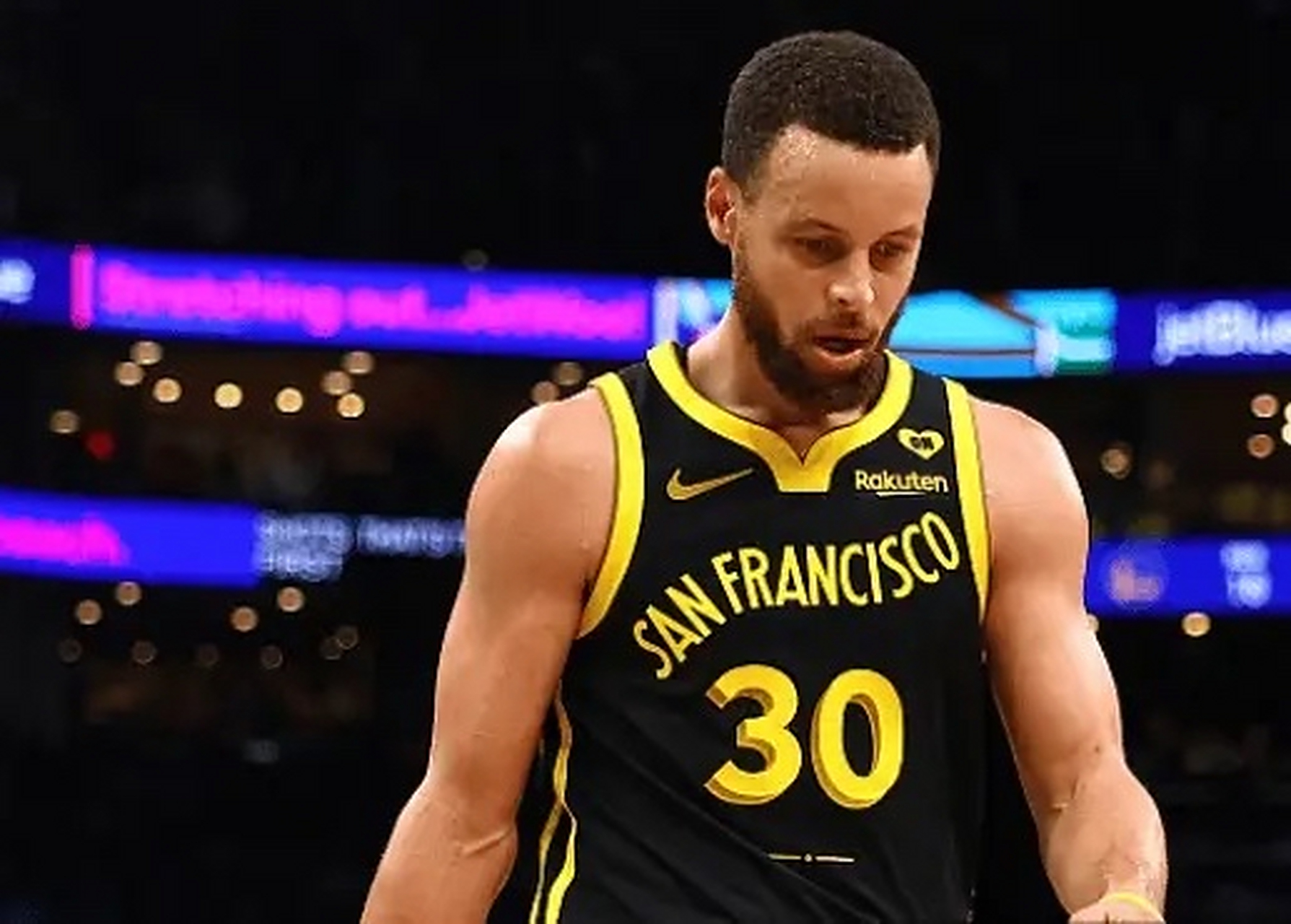 勇士遭遇连败,库里状态再次低迷 勇士遭遇连败,库里状态再次低迷