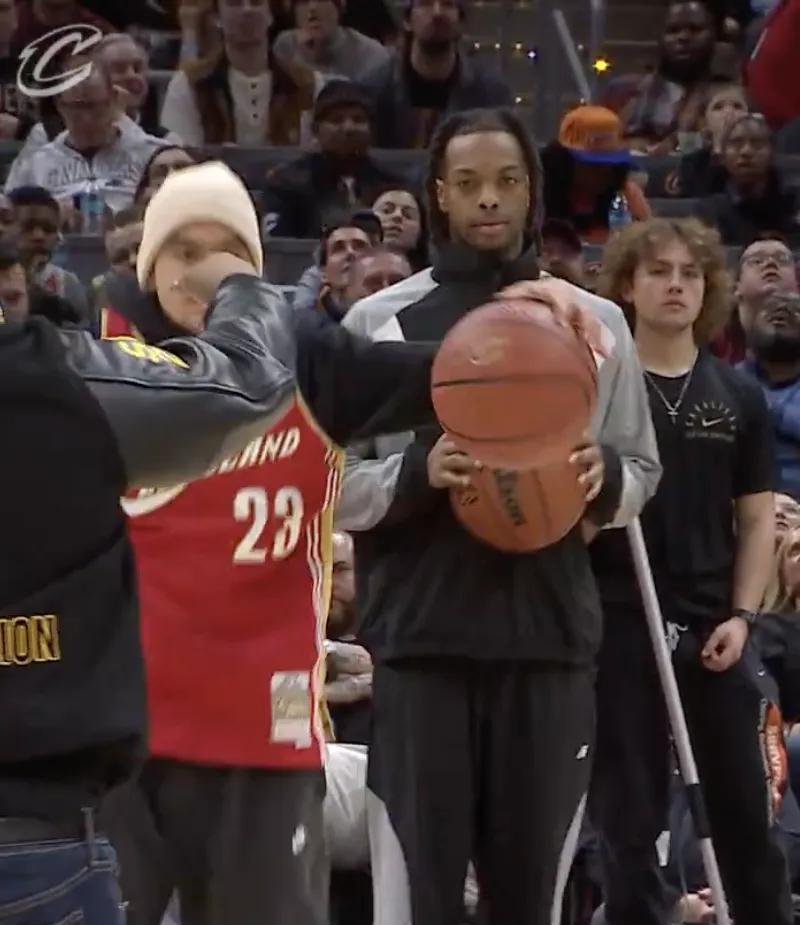 开拓者主场击败黄蜂取得四连胜 开拓者主场击败黄蜂取得四连胜